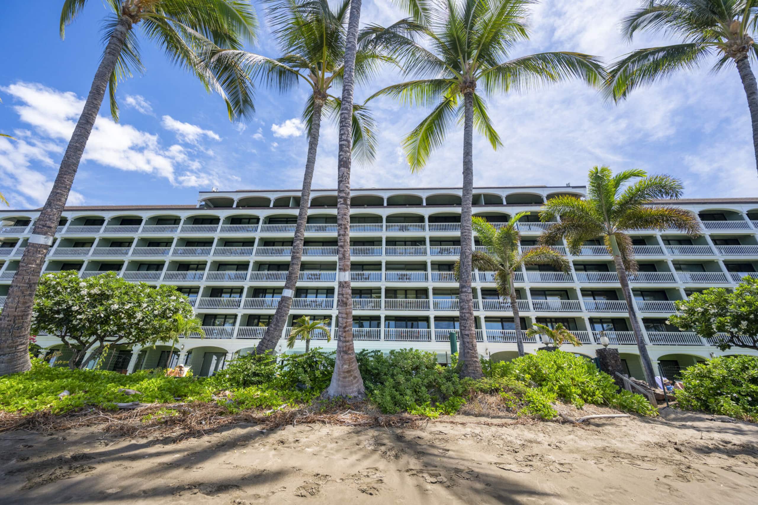 New Listing: Comfort & Beachfront Bliss - Image 37