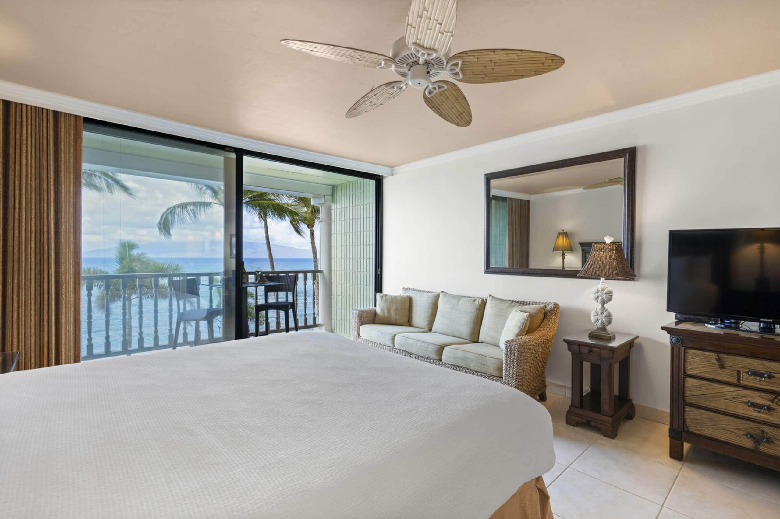New Listing: Comfort & Beachfront Bliss - Image 8