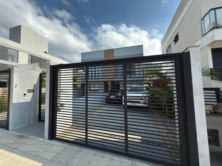 Cód 136 - Excelente Casa Na Zona Central - Governador Celso Ramos