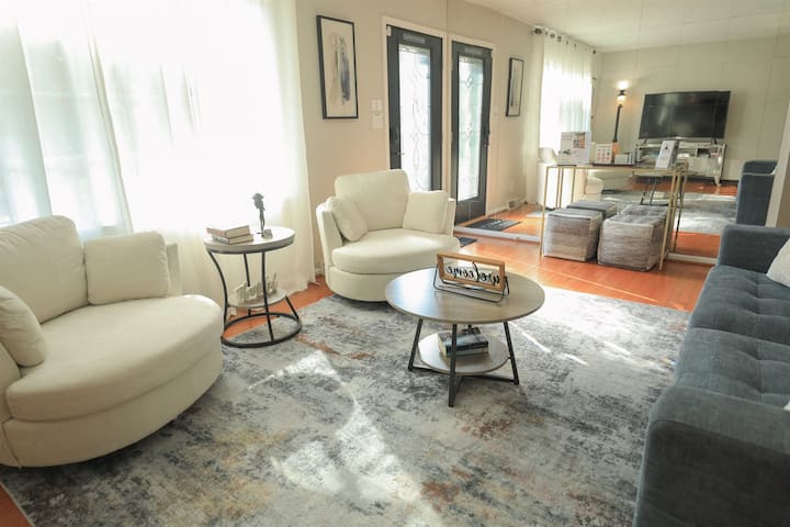 Luxury 4br • Salt Pool/hot Tub •Work • Casino/univ - ダンビル, VA
