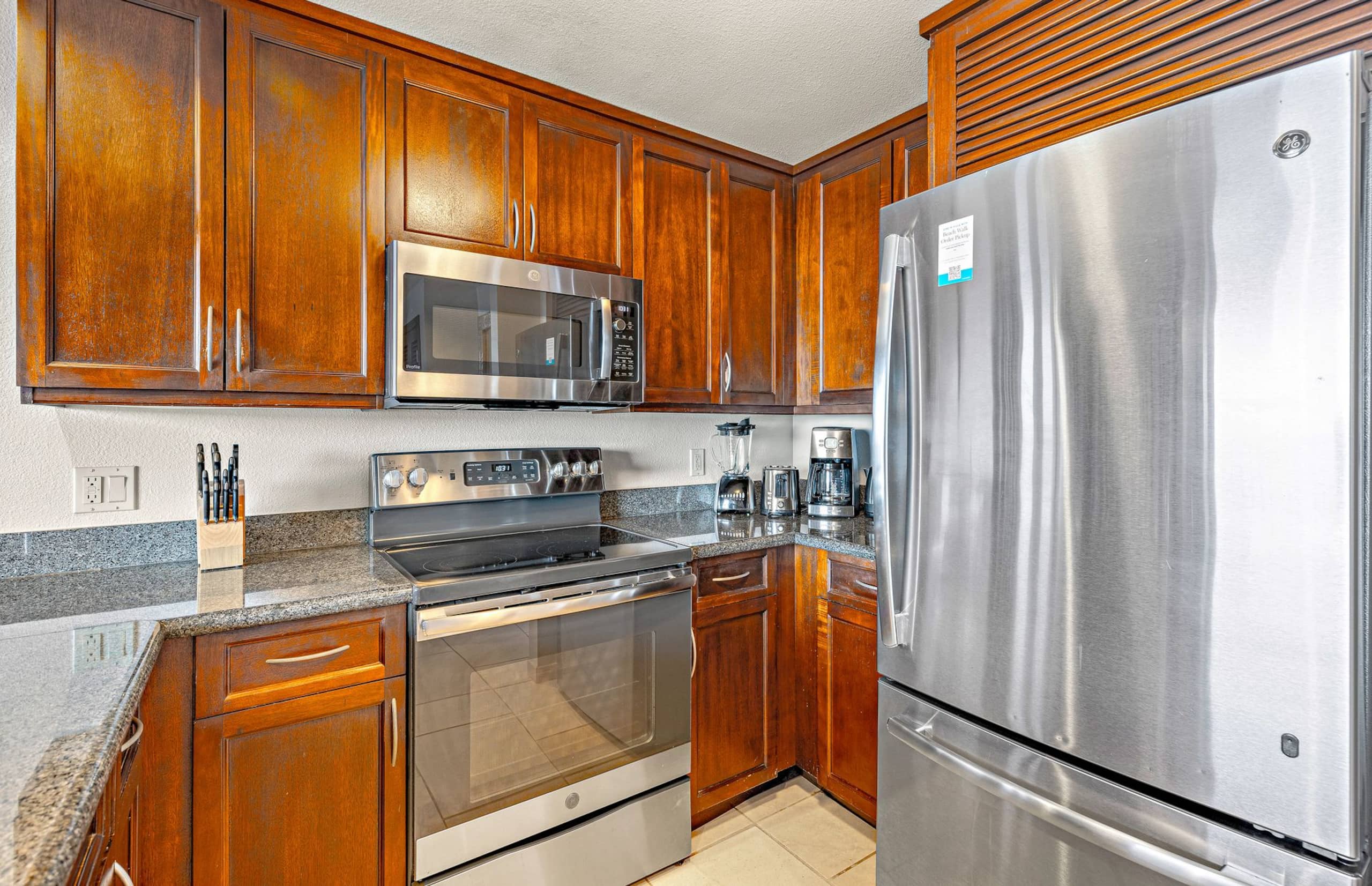 Condo in Lahaina · ★5.0 · 3 bedrooms · 6 beds · 3 baths - Image 17
