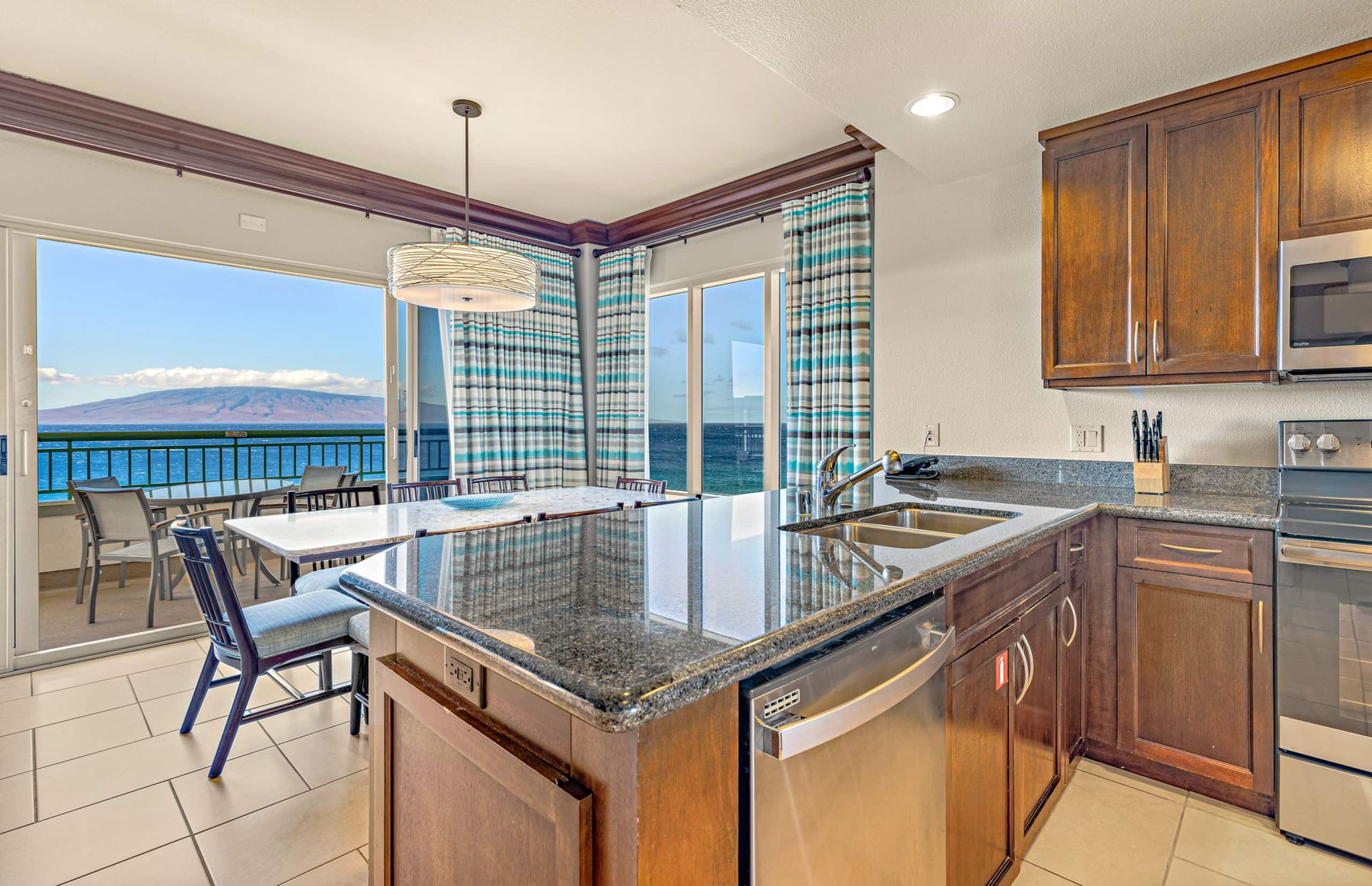 Condo in Lahaina · ★5.0 · 3 bedrooms · 6 beds · 3 baths - Image 14