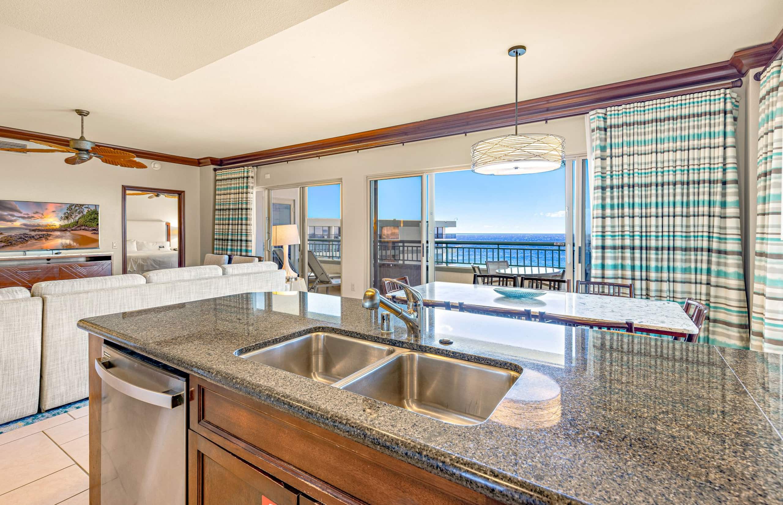 Condo in Lahaina · ★5.0 · 3 bedrooms · 6 beds · 3 baths - Image 15