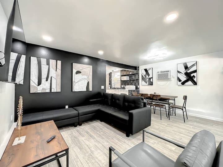 Family-friendly 2br • Wi-fi + Pets • Near Disney - Orlando, FL