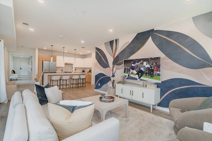 Hyve – Tropical Penthouse – Pool & Gym gallery image 3