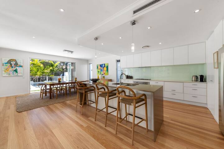 Seaside Beach House – family friendly gallery image 2