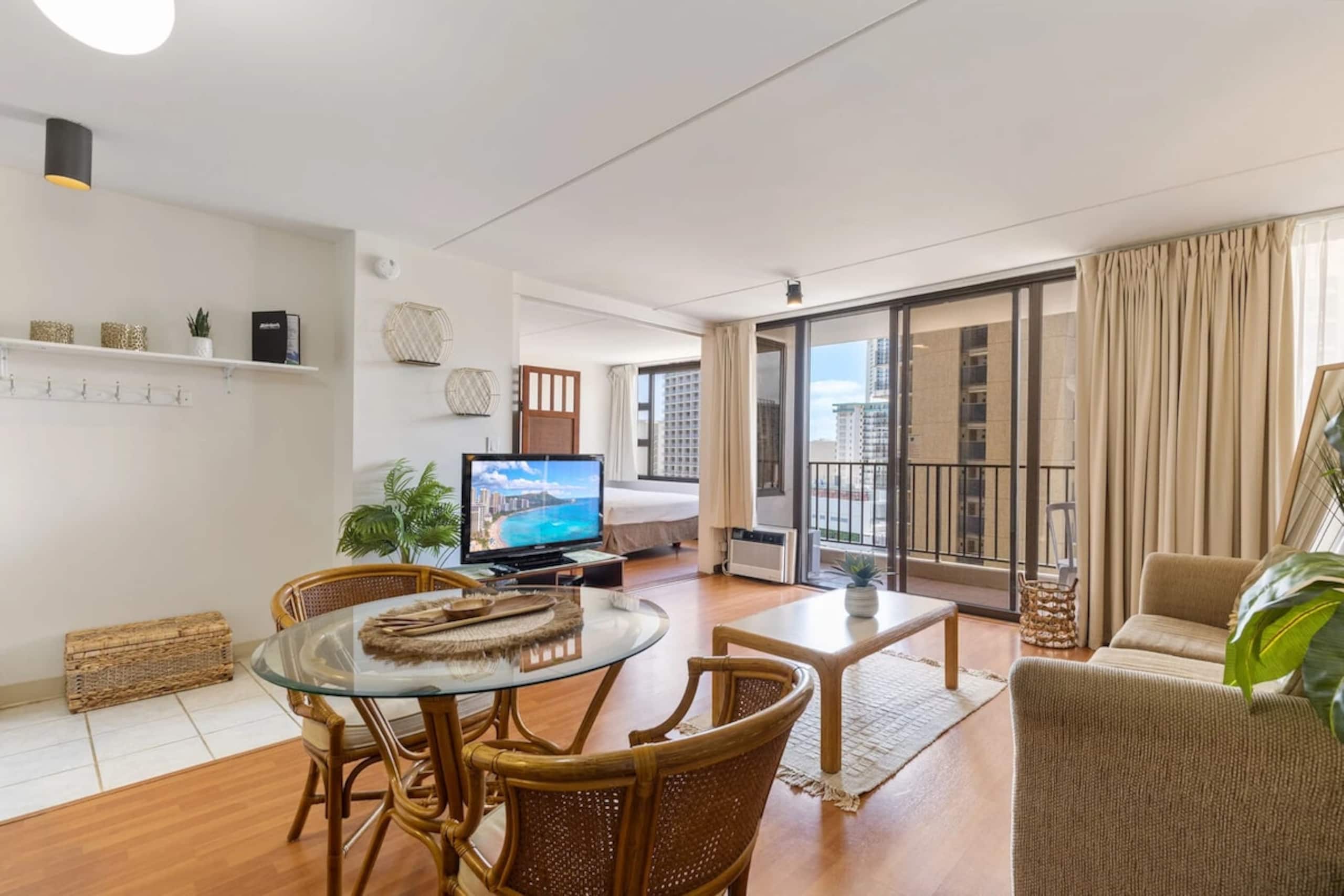 Sunset Retreat at Waikiki Banyan - Image 8