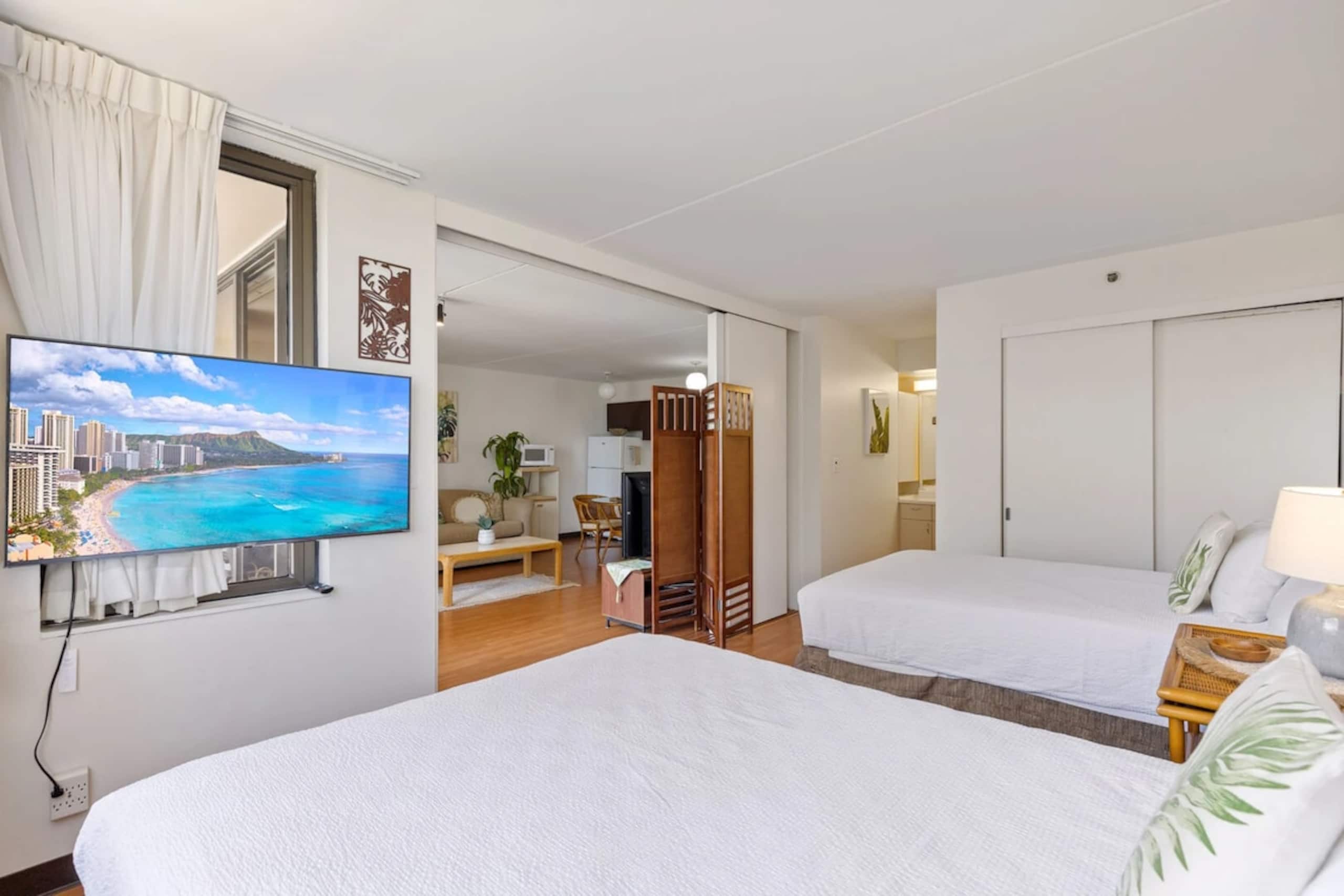 Sunset Retreat at Waikiki Banyan - Image 11