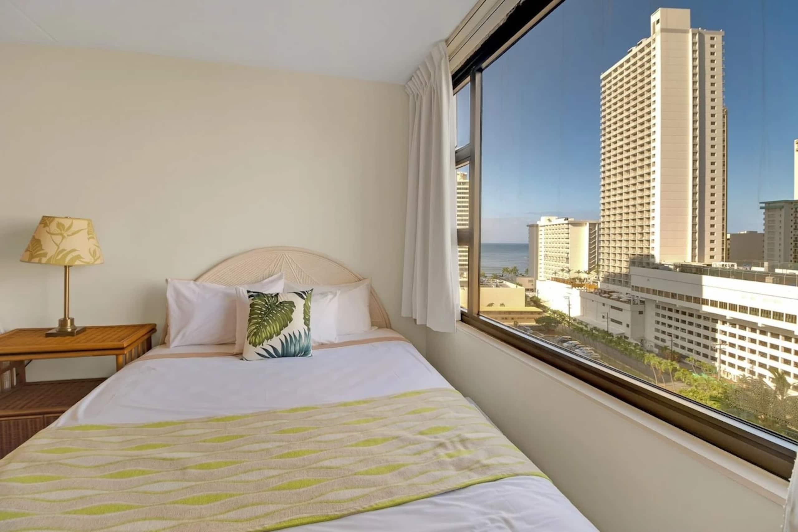 Sunset Retreat at Waikiki Banyan - Image 10