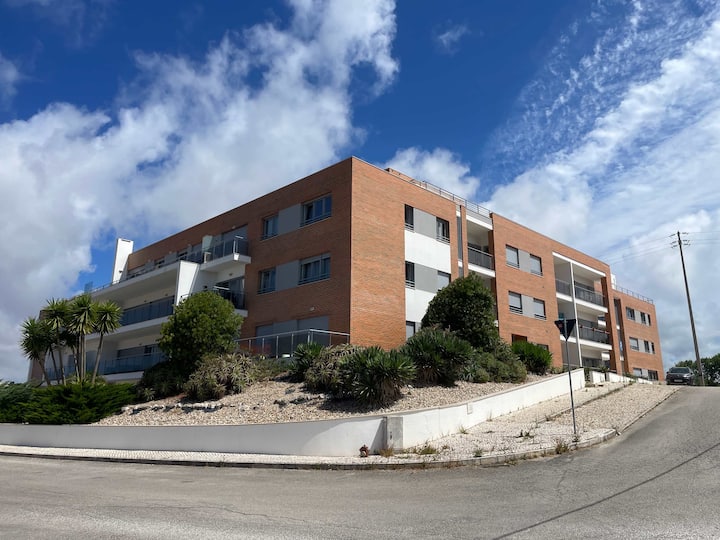 Stylish & Spacious Apartment With Balcony - Lourinhã