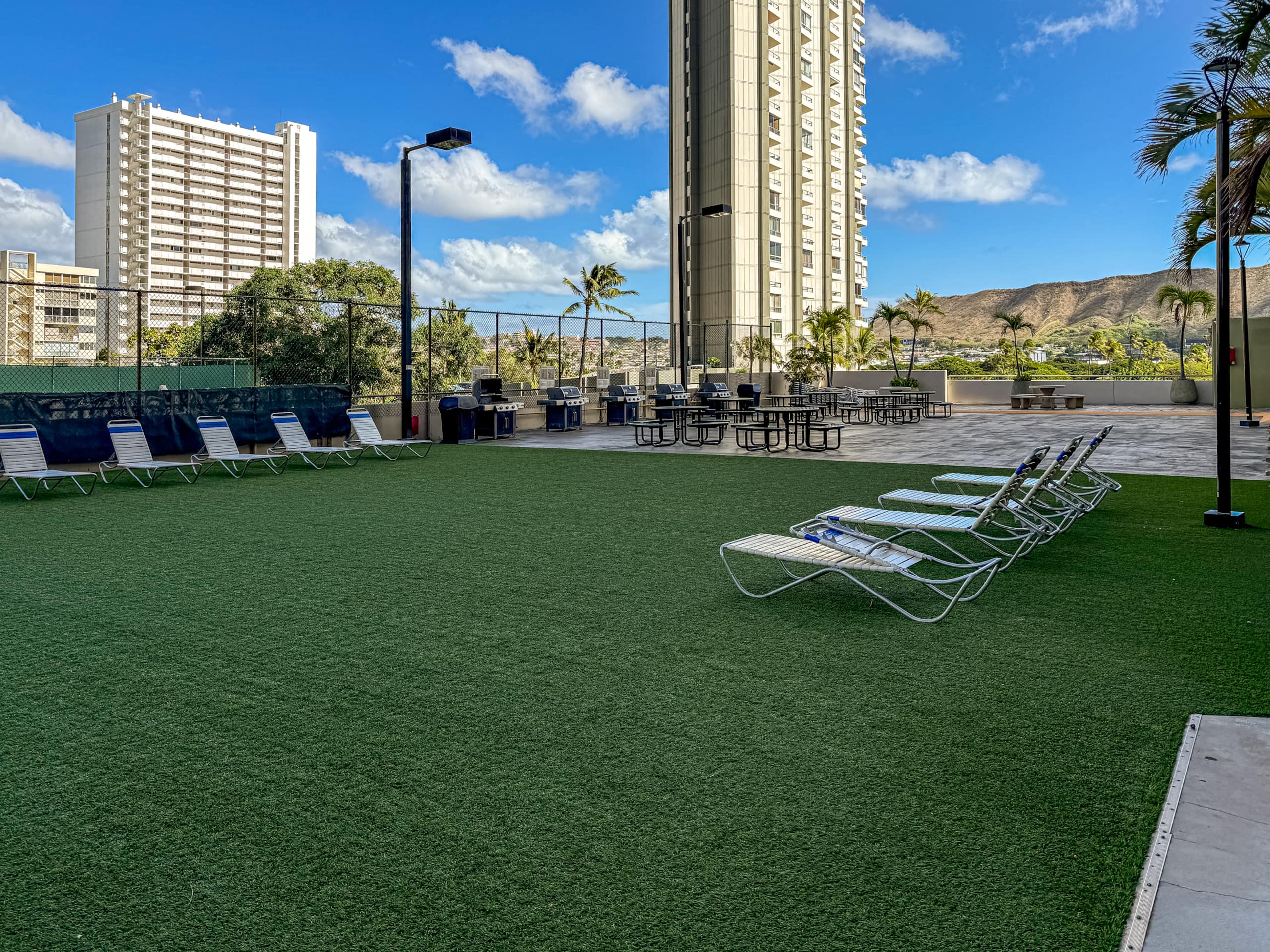 Condo in Honolulu · ★4.93 · 2 bedrooms · 3 beds · 1 private bath - Image 23