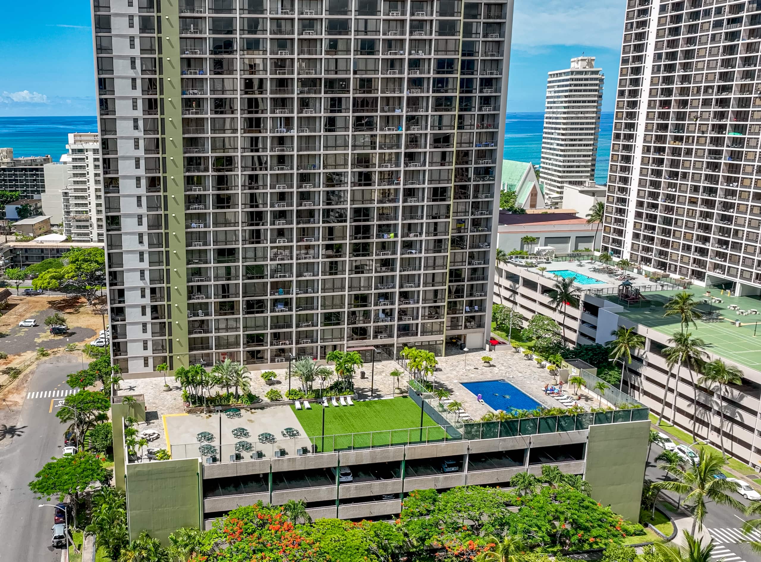 Condo in Honolulu · ★4.93 · 2 bedrooms · 3 beds · 1 private bath - Image 22