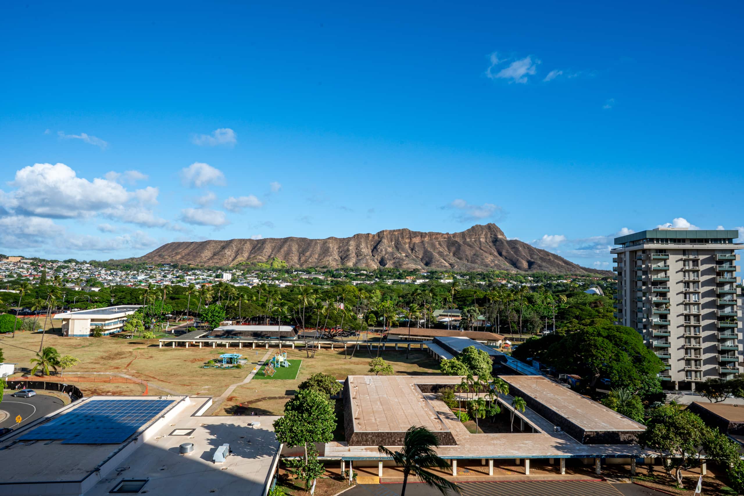 Condo in Honolulu · ★4.93 · 2 bedrooms · 3 beds · 1 private bath - Image 20