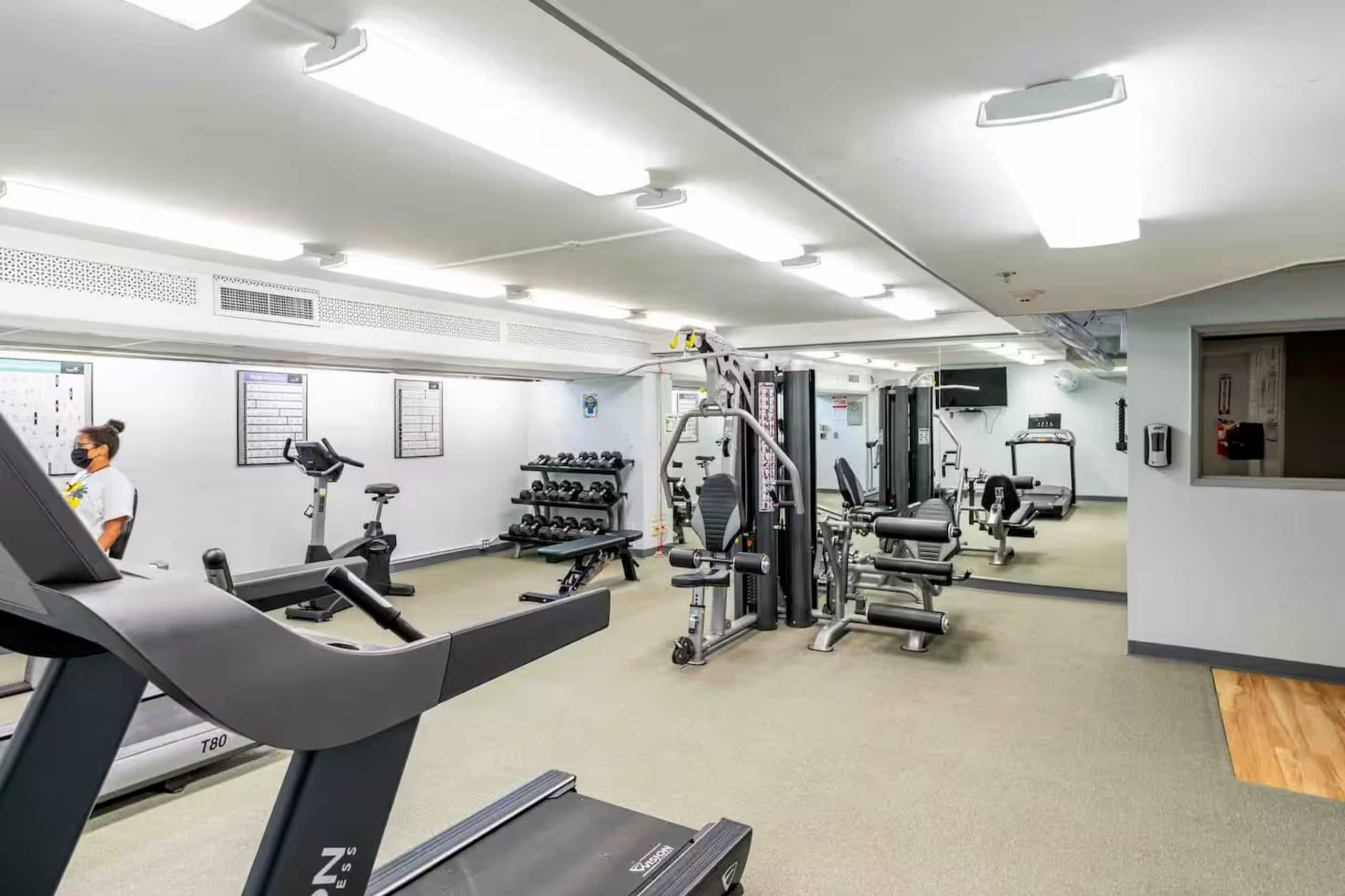 Condo in Honolulu · ★4.93 · 2 bedrooms · 3 beds · 1 private bath - Image 21