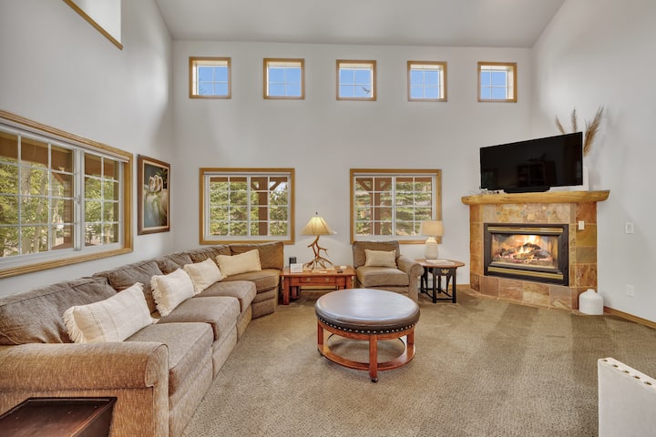 Bright 3br Mountain Getaway + Private Hot Tub - Frisco, CO