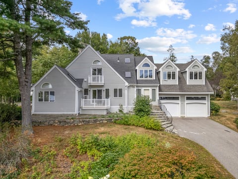 Luxury NH Home with Indoor Hot Tub and Sauna