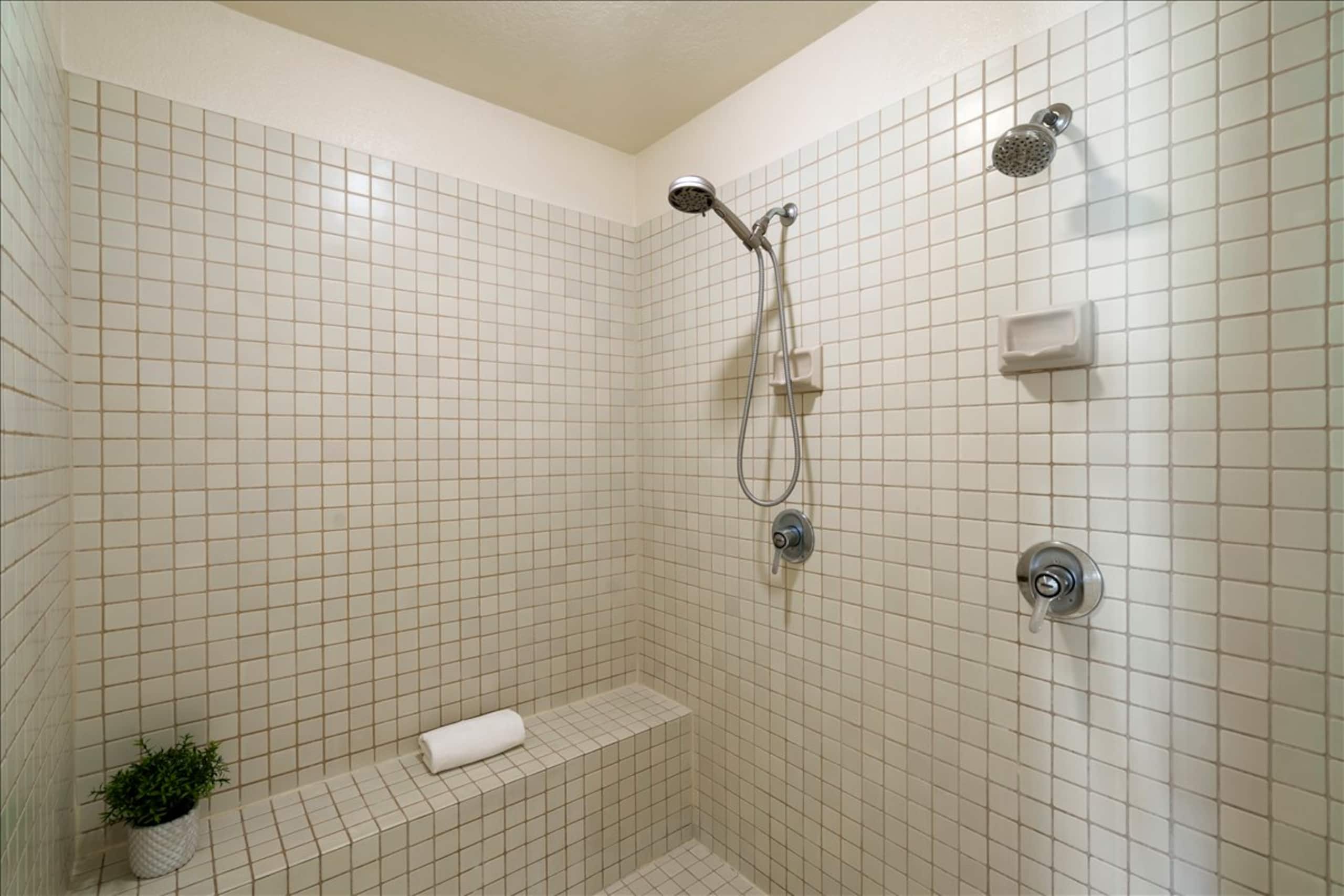 Condo in Wailea · ★4.75 · 2 bedrooms · 4 beds · 2 private baths - Image 27
