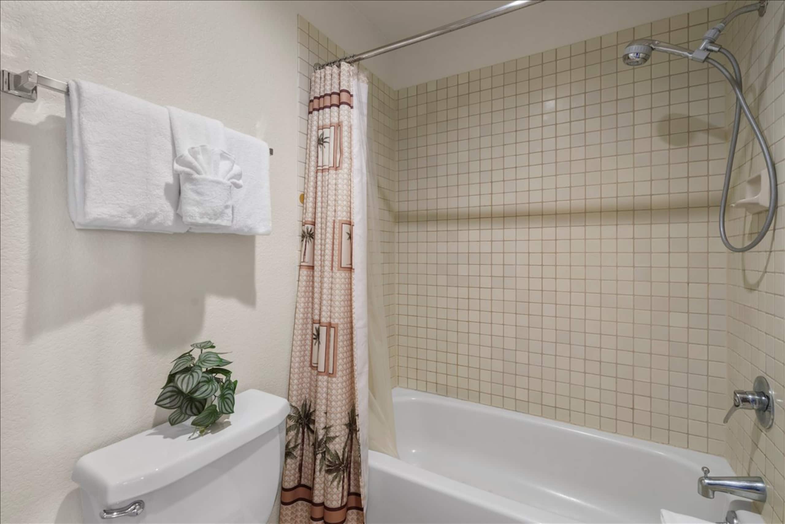 Condo in Wailea · ★4.75 · 2 bedrooms · 4 beds · 2 private baths - Image 32