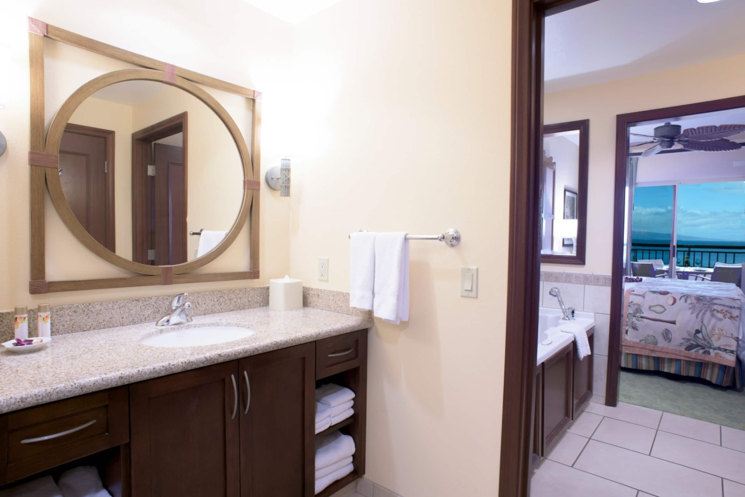 Condo in Lahaina · ★4.92 · 2 bedrooms · 4 beds · 2 baths - Image 16