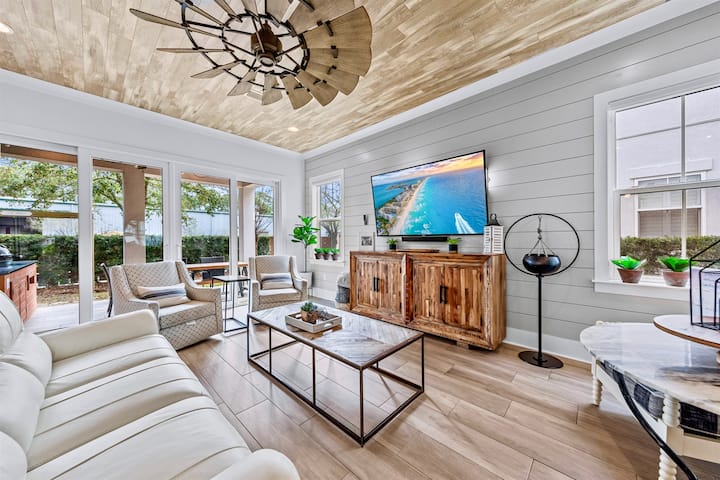 Magnolia Retreat | 2min To Beach, Golf Cart, Pool - Destin, FL