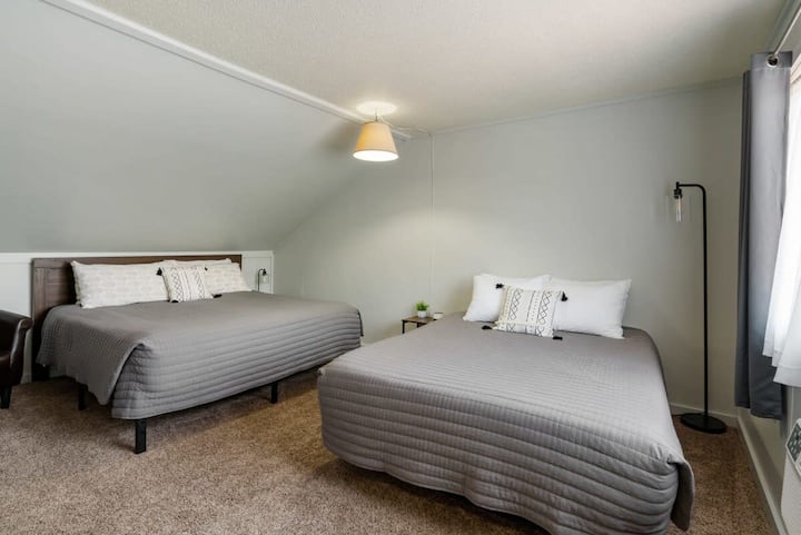 Kitengo cha 2 Chumba cha kulala #1: Magodoro mapya ya povu la kumbukumbu la King & Queen