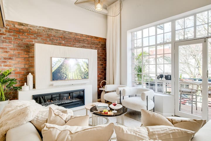 Luxury Loft | 3 Ensuites, Prime Cape Town Location gallery image 5