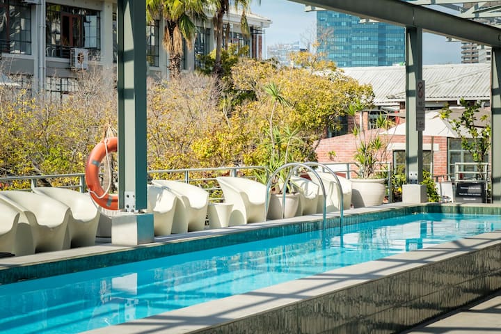 Luxury Loft | 3 Ensuites, Prime Cape Town Location gallery image 4