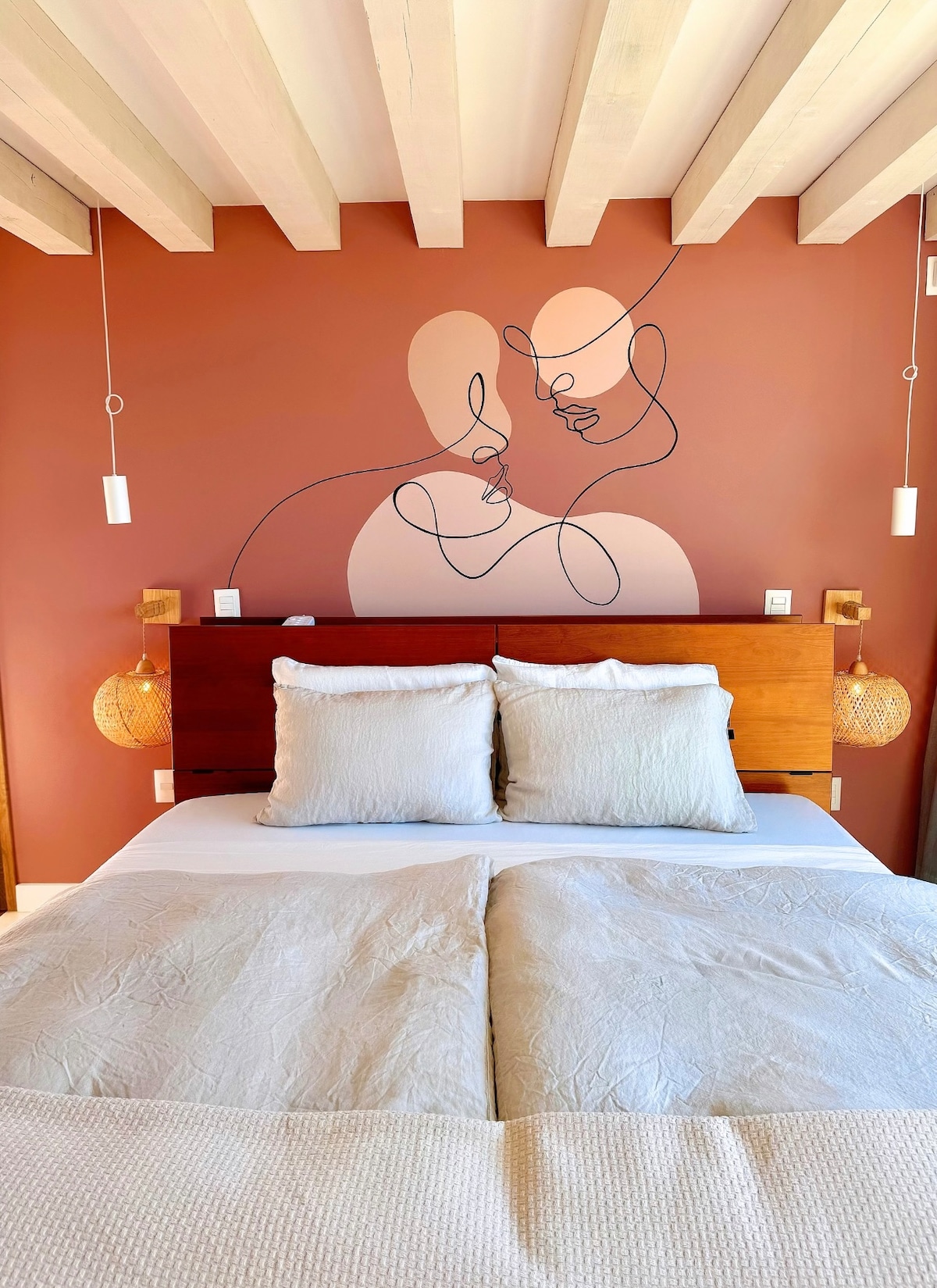 สตูดิโอที่มีเตียงหันหน้าเข้ามา