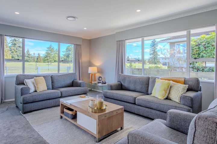 Fairway Views - Golf Course Location With Spa Pool - Rotorua