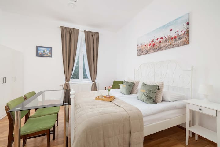 Dietla 48 | Family Apartment | Desk | City Center - Cracovia