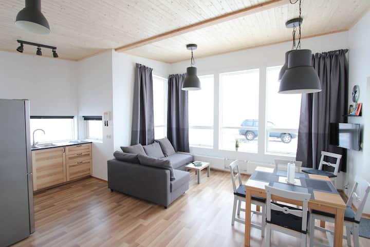 Six Person Cabin W Hot Tub - Blue View - Islande
