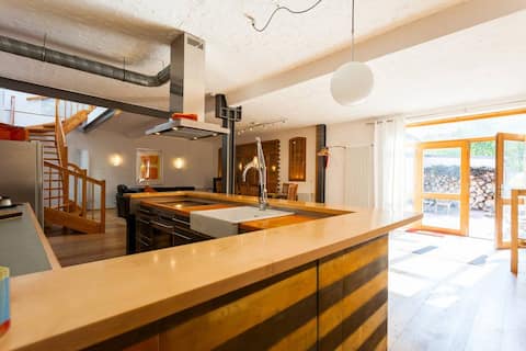 Popular Airbnb listing: Old Forge Loft Apartment in Moabit