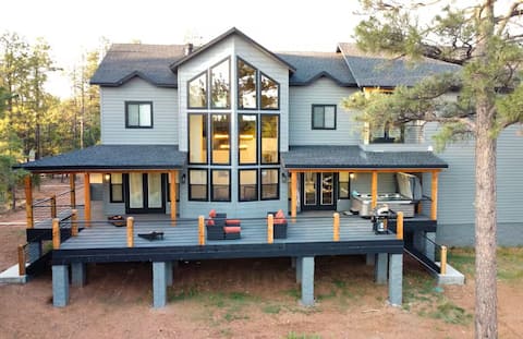 Charming & Luxurious 5-Bedroom Cabin in Heber