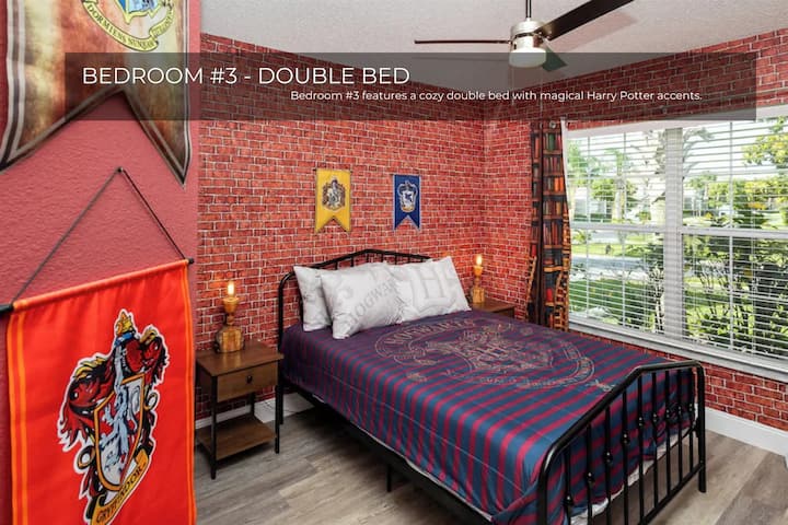 Ingia katika ulimwengu wa mazingaombwe katika Chumba cha 3 cha kulala, kilicho na kitanda chenye starehe cha watu wawili na vivutio vya ajabu vya Harry Potter.