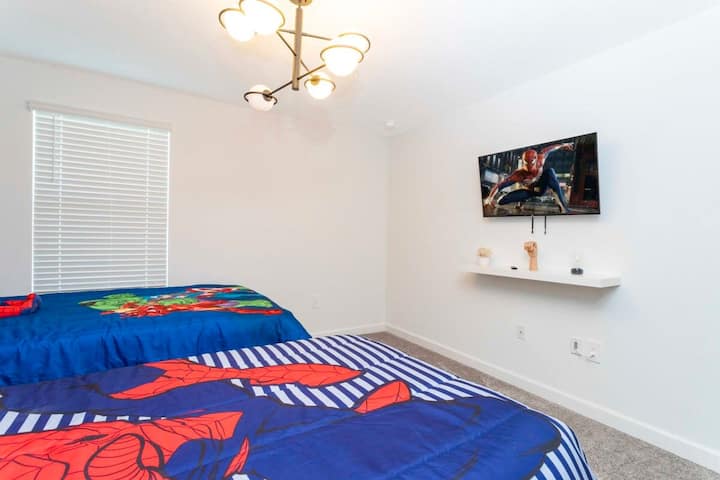 غرفة نوم الرجل العنكبوتية