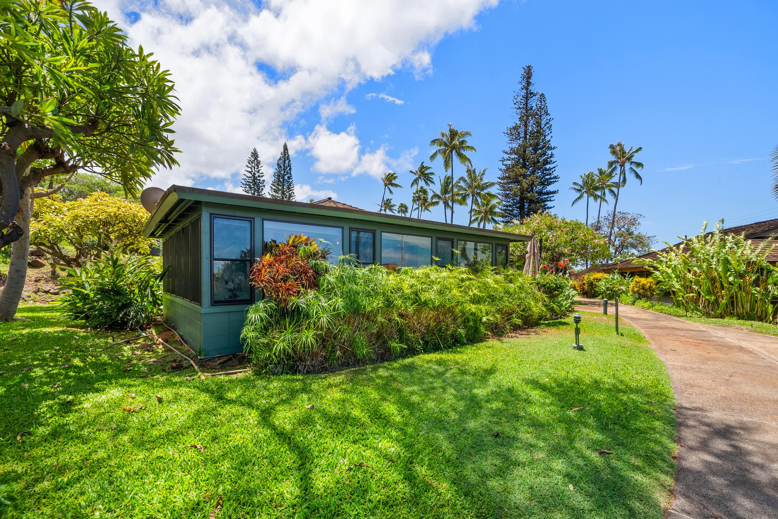 Home in Lahaina · ★4.5 · 2 bedrooms · 3 beds · 2 baths - Image 36