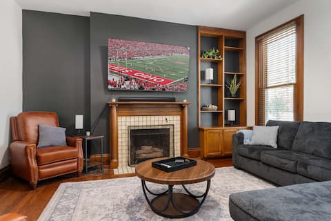 Popular Airbnb listing: Luxury Short North 4BR · Sleeps 12 · Free Parking in University District
