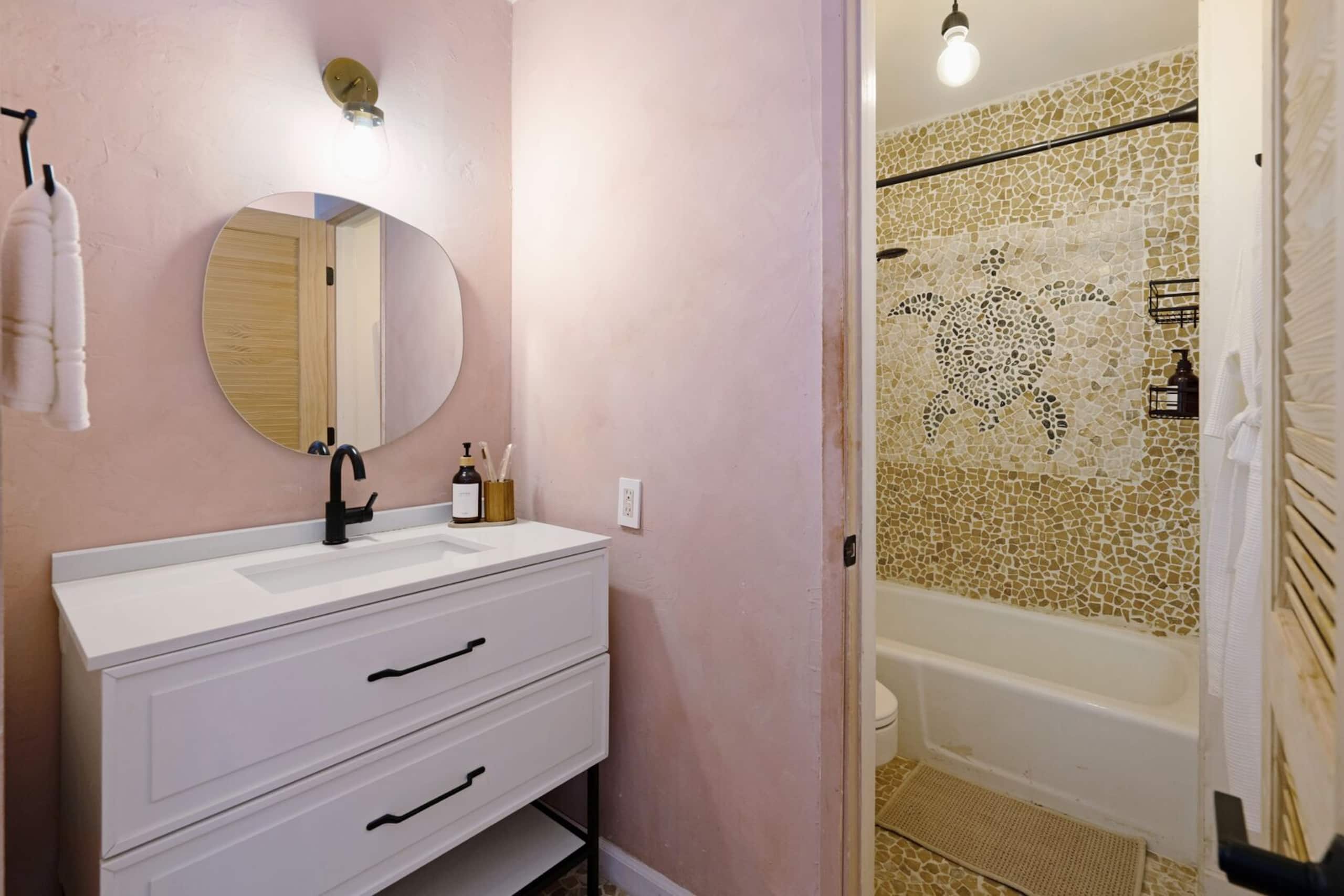 Condo in Kihei · ★4.94 · 1 bedroom · 2 beds · 1 bath - Image 10