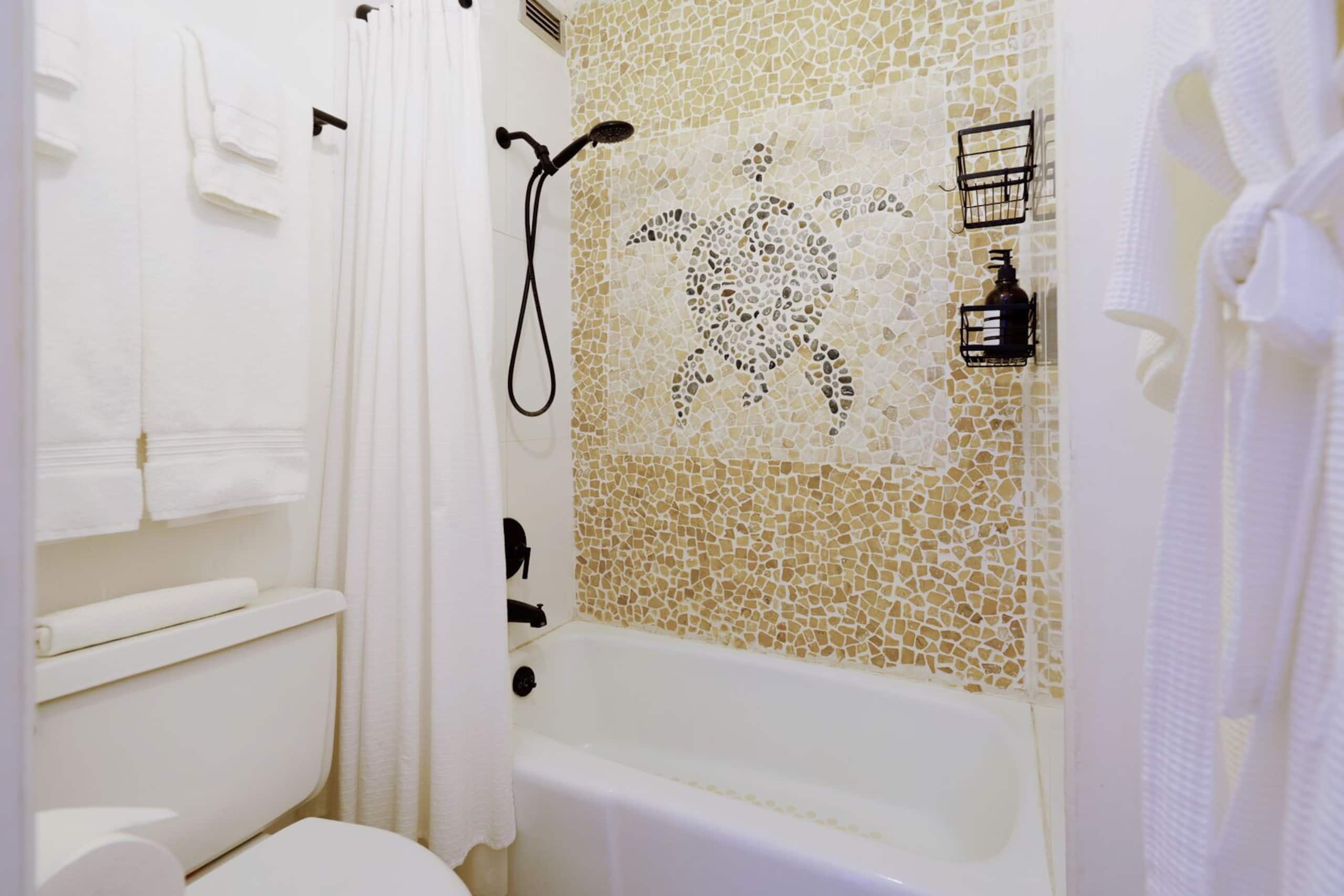 Condo in Kihei · ★4.94 · 1 bedroom · 2 beds · 1 bath - Image 42