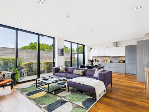 Light-filled Camden Town Terrace Apartment