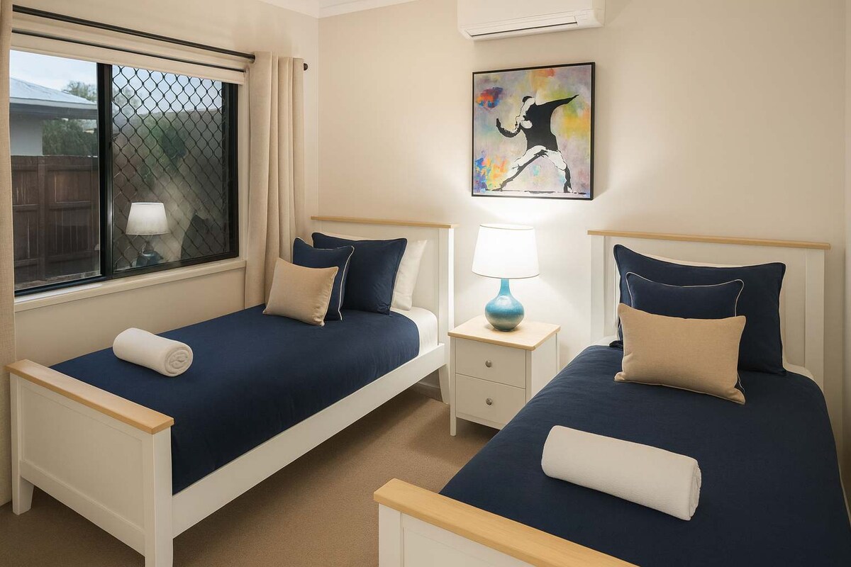 חדר שינה רביעי עם שתי מיטות יחיד, אידיאלי לילדים