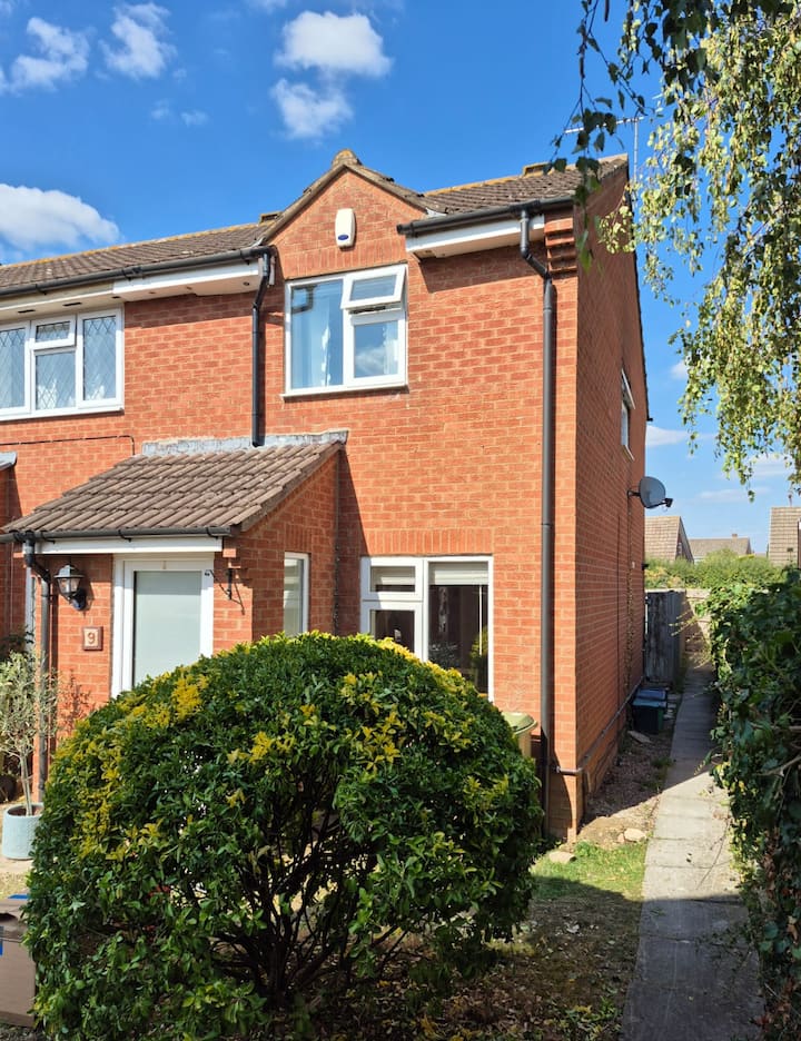 Cosy Family Home, Quiet Street, Off Road Parking - Cheltenham