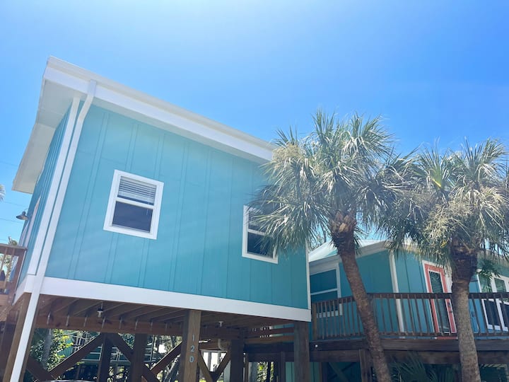 120 Falkirk Small Pet Friendly Cottage Near Beach - Fort Myers Beach, FL