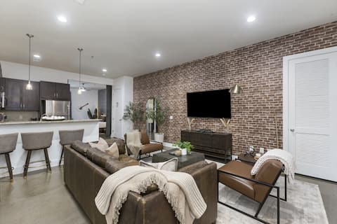 Top Airbnb: The Parthenon Pad, Midtown / Downtown Nash in Green Hills Midtown