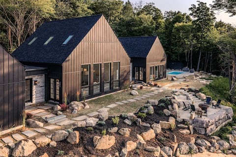 Modern Icon: 5-Acre Forest Retreat, Pool & Spa