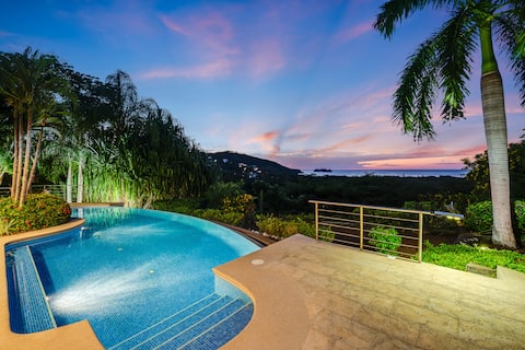 NEW Listing! Villa Vista Luna