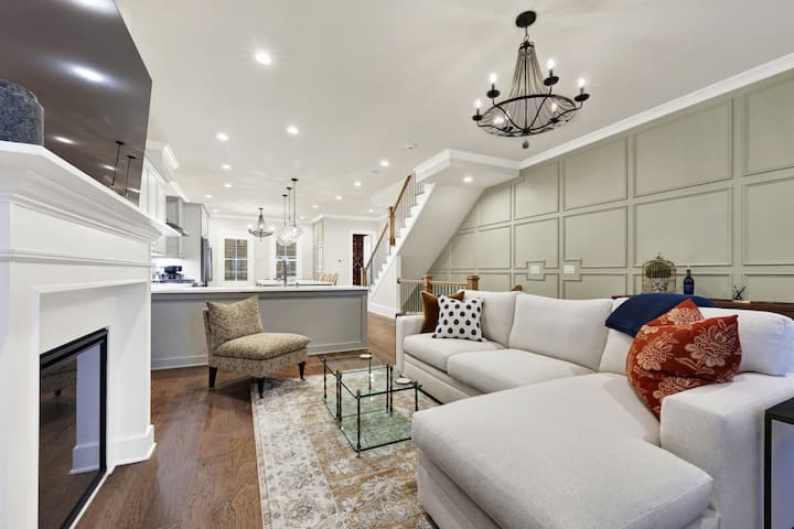Designer Eastern Wharf Townhouse | Walk Everywhere - Savannah, GA