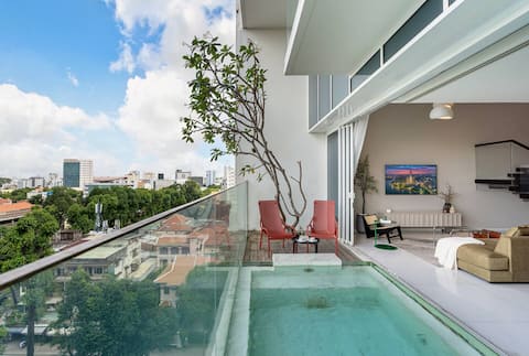 Elegant Retreat | High-floor 3BR w Private Pool
