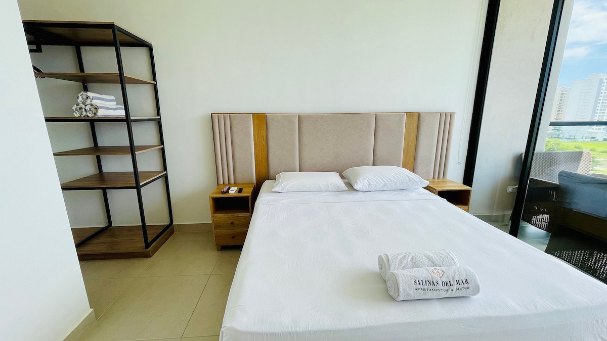 Habitación con cómoda cama que te brinda el mejor descanso