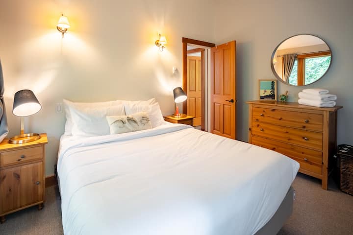 First upstairs bedroom- view into hallway